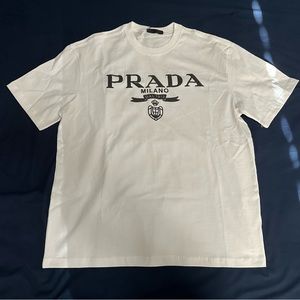 PRADA T-SHIRT